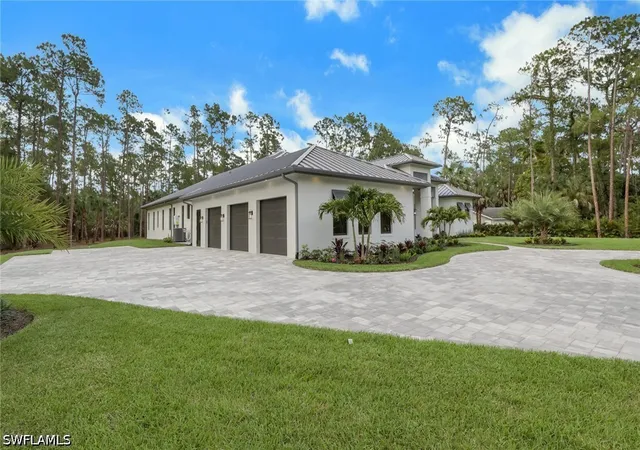 Photo 4 of Single family home for sale at 5025 Boxwood Way, Naples, FL 34116 | MLS# 226020059 | Listing updated on 2026-09-11