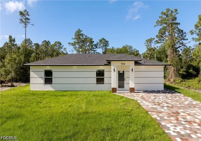 Photo 1 of Sale Pending at 940 Berg St E, Lehigh Acres, FL 33974 | MLS# 2026022798 | Listing updated on 2026-09-09