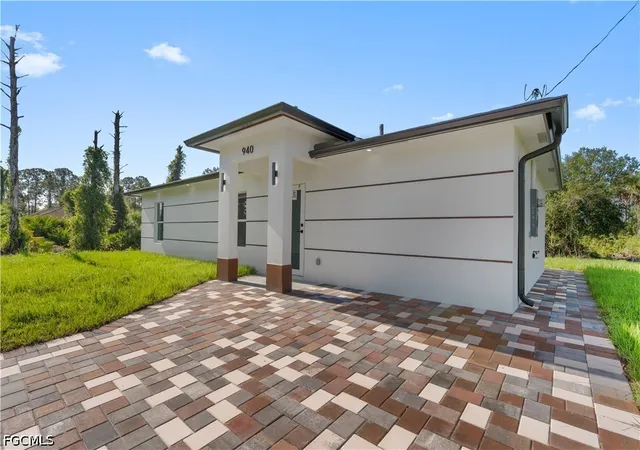 Photo 2 of Sale Pending at 940 Berg St E, Lehigh Acres, FL 33974 | MLS# 2026022798 | Listing updated on 2026-09-09
