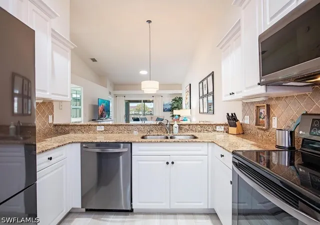 Listing Photo 5 - Condo for sale in building located at 2790 Cypress Trace Cir, Naples, FL 34119 - Unit #2226