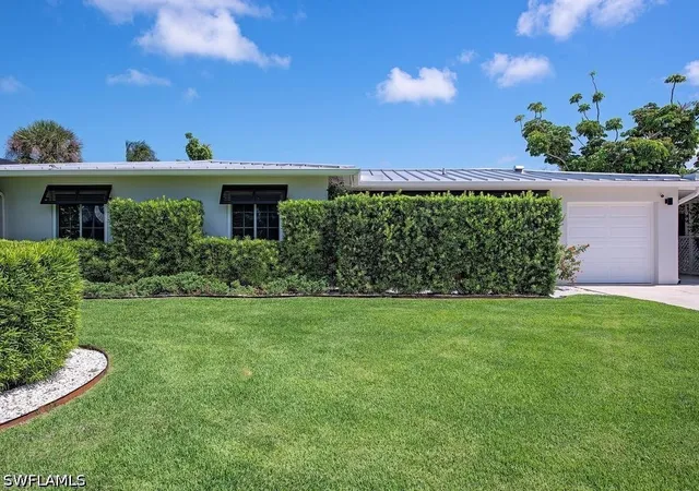 Photo 2 of Single family home for sale at 1195 14th Avenue N, Naples, FL 34102 | MLS# 226020086 | Listing updated on 2026-09-14