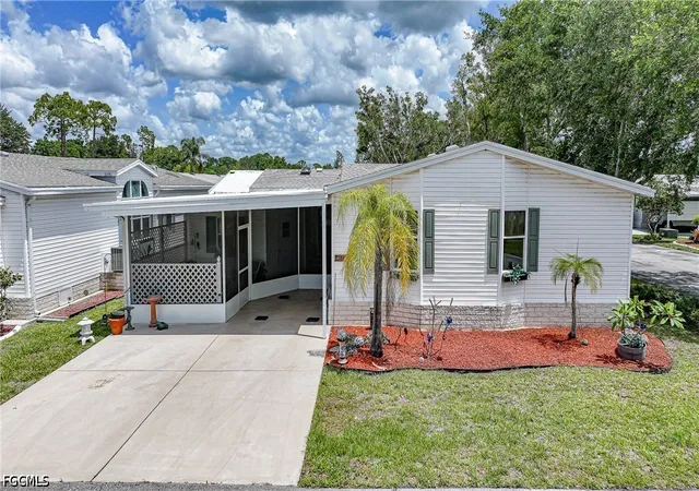 Photo 1 of Sale Pending at 600 Woodwyn Ct, North Port, FL 34287 | MLS# 2026023100 | Listing updated on 2026-10-02
