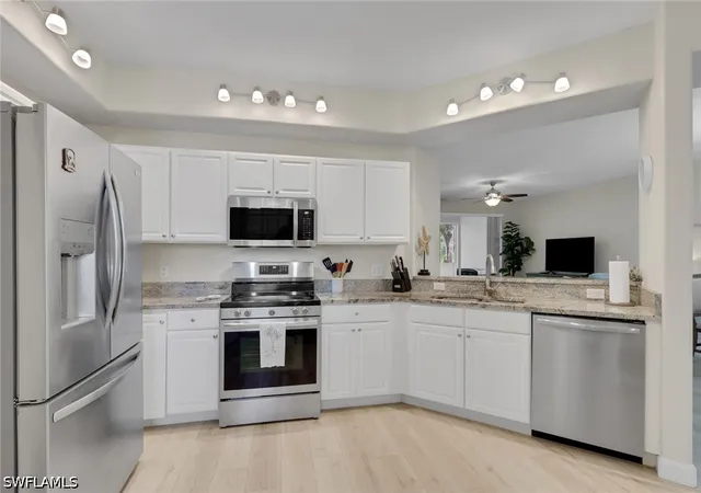 Listing Photo 4 - Condo for sale in building located at 9653 Hemingway Ln, Fort Myers, FL 33913 - Unit #3304