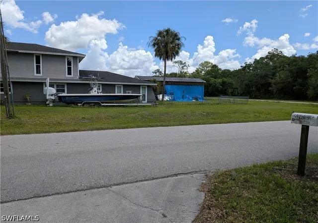 Photo 3 of Sale Pending at 17191 Frank Rd, Alva, FL 33920 | MLS# 226020870 | Listing updated on 2026-09-30