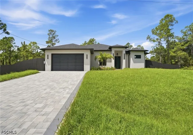 Photo 1 of Single family home for sale at 915 Lincoln Ave, Lehigh Acres, FL 33972 | MLS# 2026023576 | Listing updated on 2026-09-16