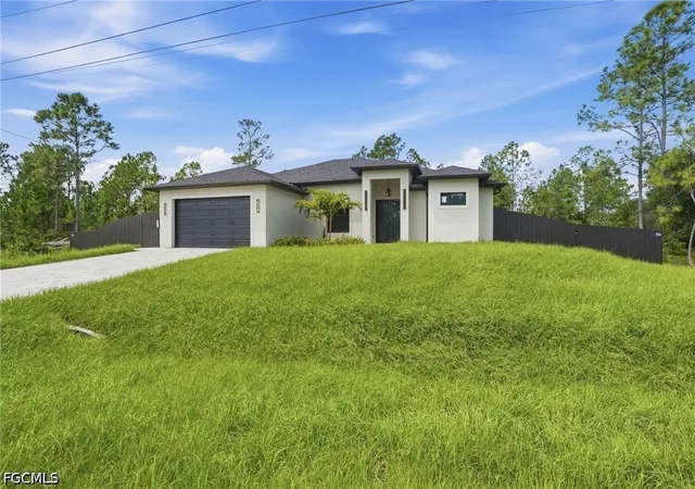 Photo 3 of Single family home for sale at 915 Lincoln Ave, Lehigh Acres, FL 33972 | MLS# 2026023576 | Listing updated on 2026-09-16