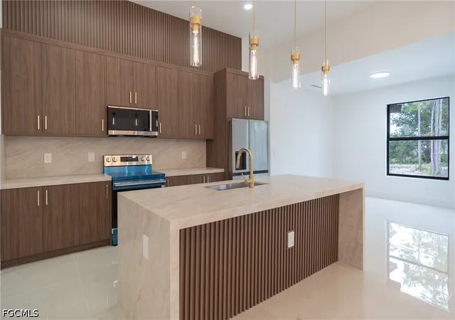 Photo 4 of Single family home for sale at 915 Lincoln Ave, Lehigh Acres, FL 33972 | MLS# 2026023576 | Listing updated on 2026-09-16