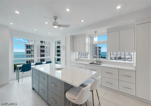 Listing Photo 5 - Condo for sale in building located at 266 Barefoot Bch Blvd, Bonita Springs, FL 34134 - Unit #504