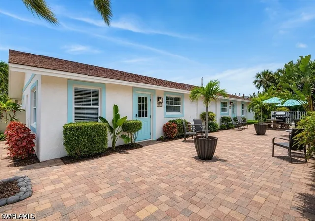 Photo 1 of House for sale at 559 105th Avenue N, Naples, FL 34108 | MLS# 226020914 | Listing updated on 2026-09-16
