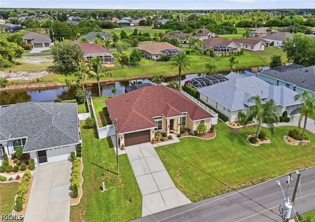 Photo 3 of Sale Pending at 11 Medalist Ln, Rotonda West, FL 33947 | MLS# 2026023907 | Listing updated on 2026-09-17
