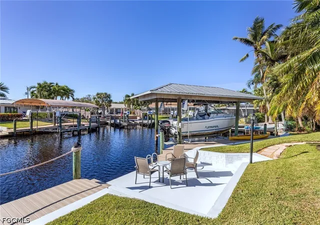 Photo 1 of Sale Pending at 392 Snow Dr, Fort Myers, FL 33919 | MLS# 2026024222 | Listing updated on 2026-09-09