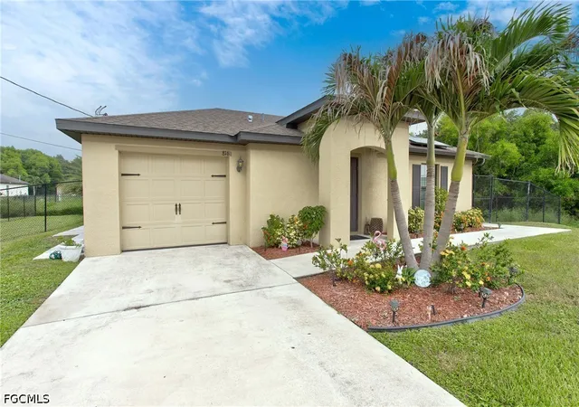 Photo 2 of Single family home for sale at 816 Lystra Ave, Fort Myers, FL 33913 | MLS# 2026024297 | Listing updated on 2026-09-02