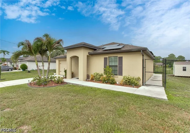 Photo 3 of Single family home for sale at 816 Lystra Ave, Fort Myers, FL 33913 | MLS# 2026024297 | Listing updated on 2026-09-02