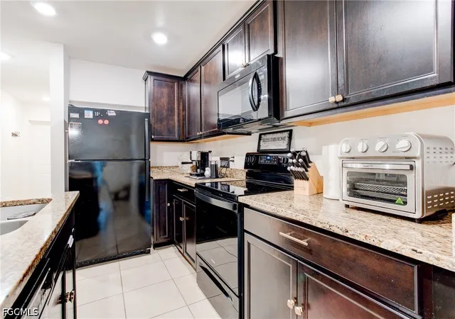 Photo 4 of Single family home for sale at 816 Lystra Ave, Fort Myers, FL 33913 | MLS# 2026024297 | Listing updated on 2026-09-02