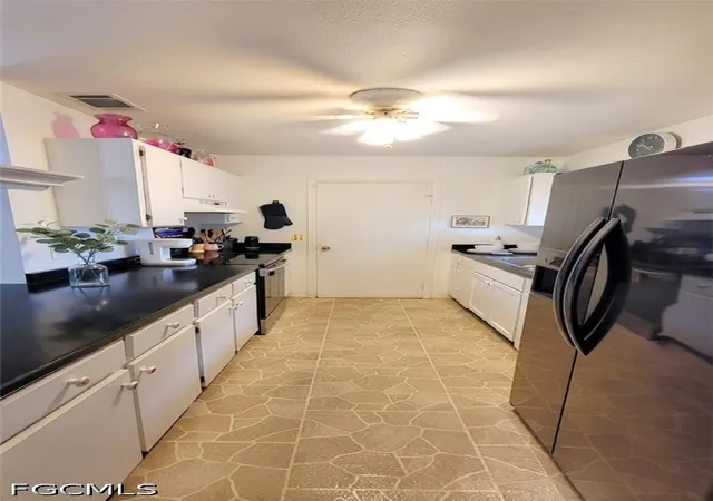Photo 3 of Sale Pending at 4001 Bishop Cir, Labelle, FL 33935 | MLS# 2026024336 | Listing updated on 2026-09-29