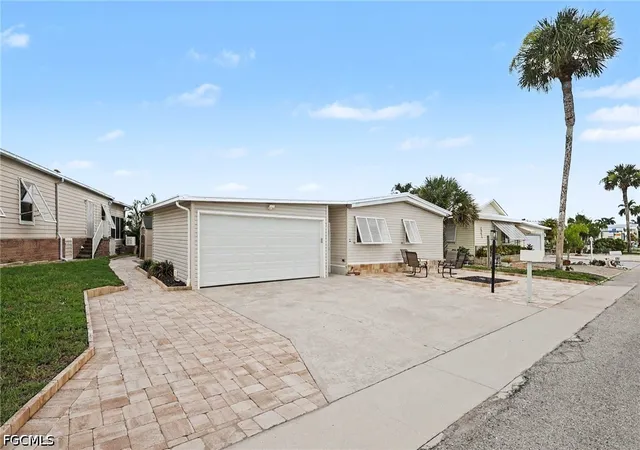 Photo 2 of Sale Pending at 11181 Azalea Ln, Fort Myers Beach, FL 33931 | MLS# 2026024354 | Listing updated on 2026-09-08