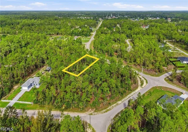 Photo 14 of Sale Pending at 305 Woodburn Dr, Lehigh Acres, FL 33972 | MLS# 2026024473 | Listing updated on 2026-09-08