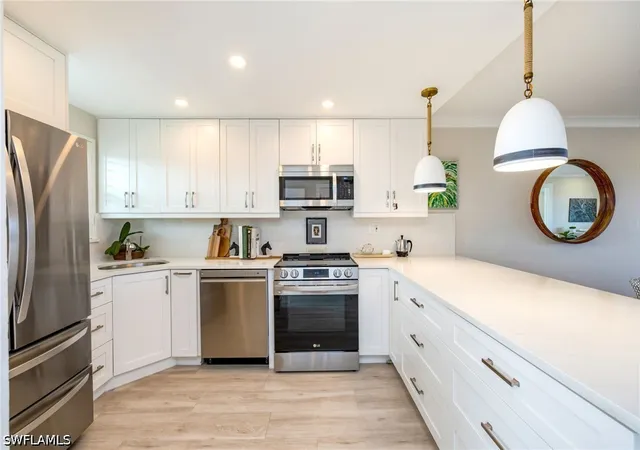 Listing Photo 5 - Condo for sale in building located at 29 High Pt Cir E, Naples, FL 34103 - Unit #403