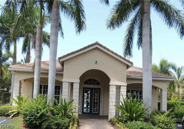 Listing Photo 4 - Condo for sale in building located at 6020 Jonathans Bay Cir, Fort Myers, FL 33908 - Unit #202
