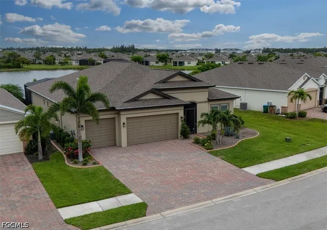Photo 2 of Single family home for sale at 3271 Baravaldo Cir, Cape Coral, FL 33909 | MLS# 2026024564 | Listing updated on 2026-09-17