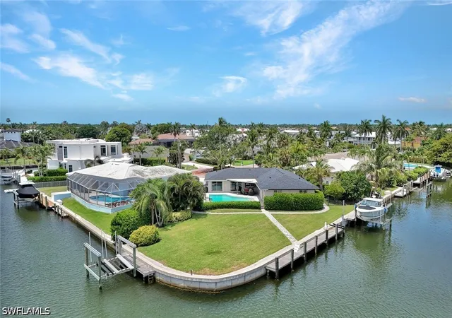 Photo 3 of Single family home for sale at 2140 Shad Ct, Naples, FL 34102 | MLS# 226020718 | Listing updated on 2026-09-13