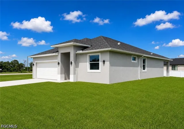 Photo 3 of Single family home for sale at 8006 Buttercup Cir, Labelle, FL 33935 | MLS# 2026024678 | Listing updated on 2026-09-09