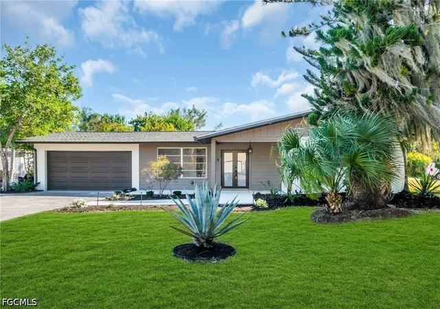 Photo 1 of Single family home for sale at 2114 Davis Blvd, Fort Myers, FL 33905 | MLS# 2026024776 | Listing updated on 2026-09-15
