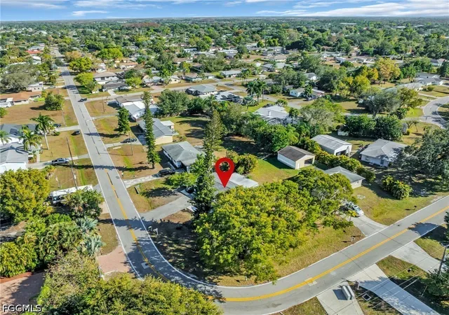 Photo 3 of Single family home for sale at 2114 Davis Blvd, Fort Myers, FL 33905 | MLS# 2026024776 | Listing updated on 2026-09-15
