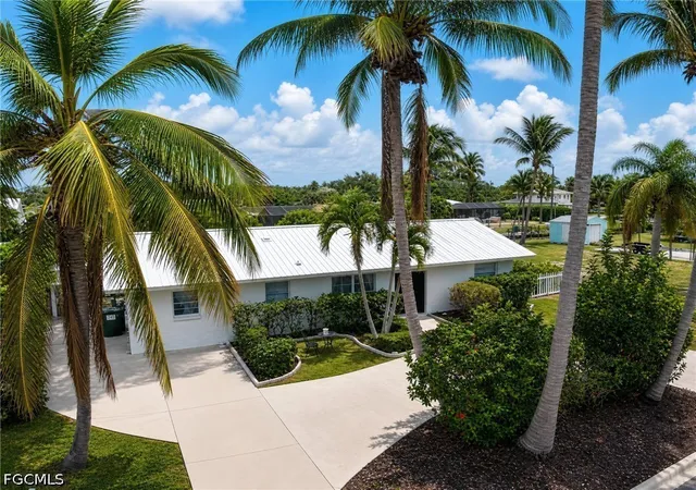 Photo 3 of Single family home for sale at 1019 Wyomi Dr, Fort Myers, FL 33919 | MLS# 2026024801 | Listing updated on 2026-09-16