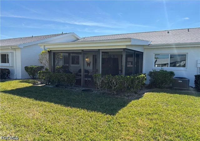Photo 3 of Townhouse for sale at 1515 Edgewater Cir, Fort Myers, FL 33919 | MLS# 2026024845 | Listing updated on 2026-09-11