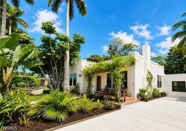 Photo 3 of Single family home for sale at 1717 Sunset Pl, Fort Myers, FL 33901 | MLS# 2026025103 | Listing updated on 2026-10-04