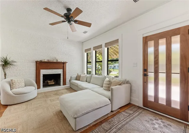 Photo 4 of Single family home for sale at 1717 Sunset Pl, Fort Myers, FL 33901 | MLS# 2026025103 | Listing updated on 2026-10-04