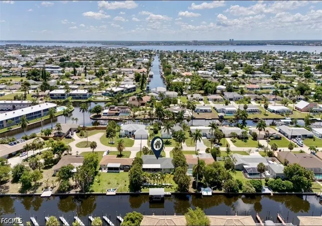 Photo 3 of Single family home for sale at 5118 York Ct, Cape Coral, FL 33904 | MLS# 2026025206 | Listing updated on 2026-09-03