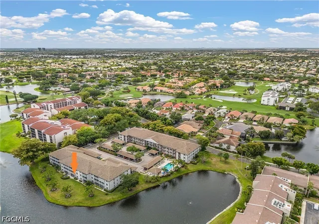 Listing Photo 2 - Condo for sale in building located at 9900 Sunset Cvs Ln, Fort Myers, FL 33919 - Unit #114