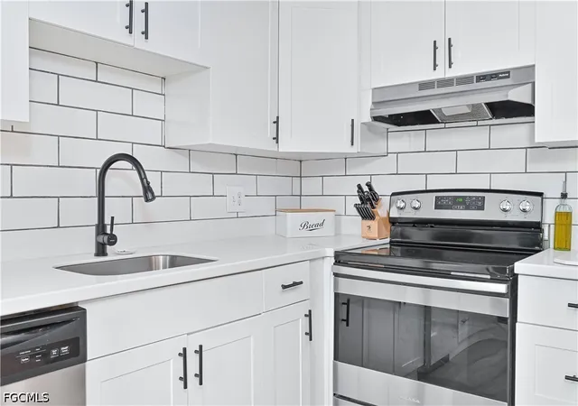 Photo 1 of Sale Pending at 1520 Park Meadows Dr #2, Fort Myers, FL 33907 | MLS# 2026025290 | Listing updated on 2026-08-31