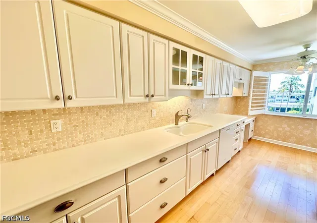 Listing Photo 5 - Condo for sale in building located at 3420 Gulf Shore Blvd N, Naples, FL 34103 - Unit #43