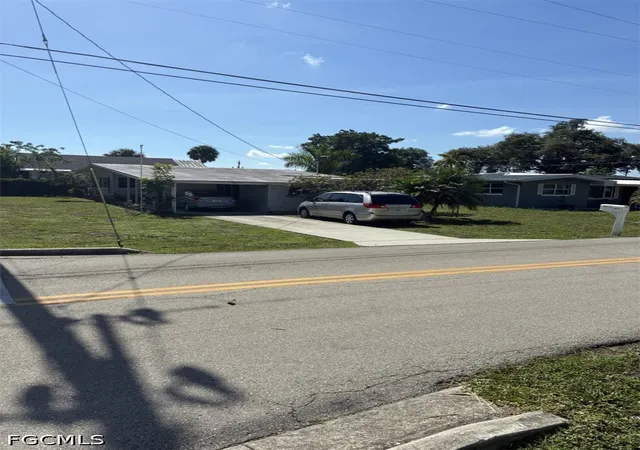 Photo 13 of Sale Pending at 3647 Kelly St, Fort Myers, FL 33901 | MLS# 2026025462 | Listing updated on 2026-10-06
