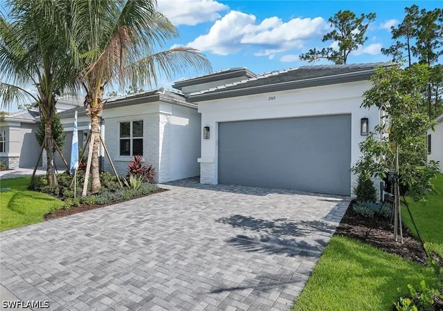 Photo 2 of Single family home for sale at 2565 Kingfisher Dr, Naples, FL 34112 | MLS# 226022174 | Listing updated on 2026-09-05