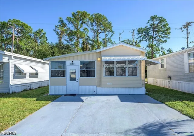 Photo 1 of Manufactured home for sale at 271 Caravan Cir, North Fort Myers, FL 33903 | MLS# 2026025611 | Listing updated on 2026-09-08