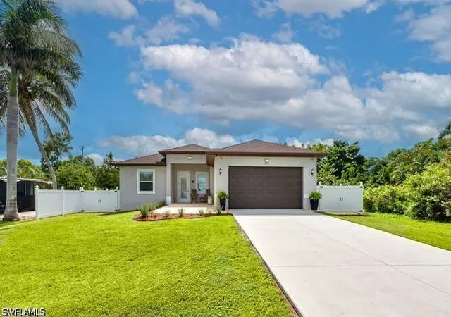 Photo 3 of Single family home for sale at 3196 Connecticut Ave, Naples, FL 34112 | MLS# 226022546 | Listing updated on 2026-09-16