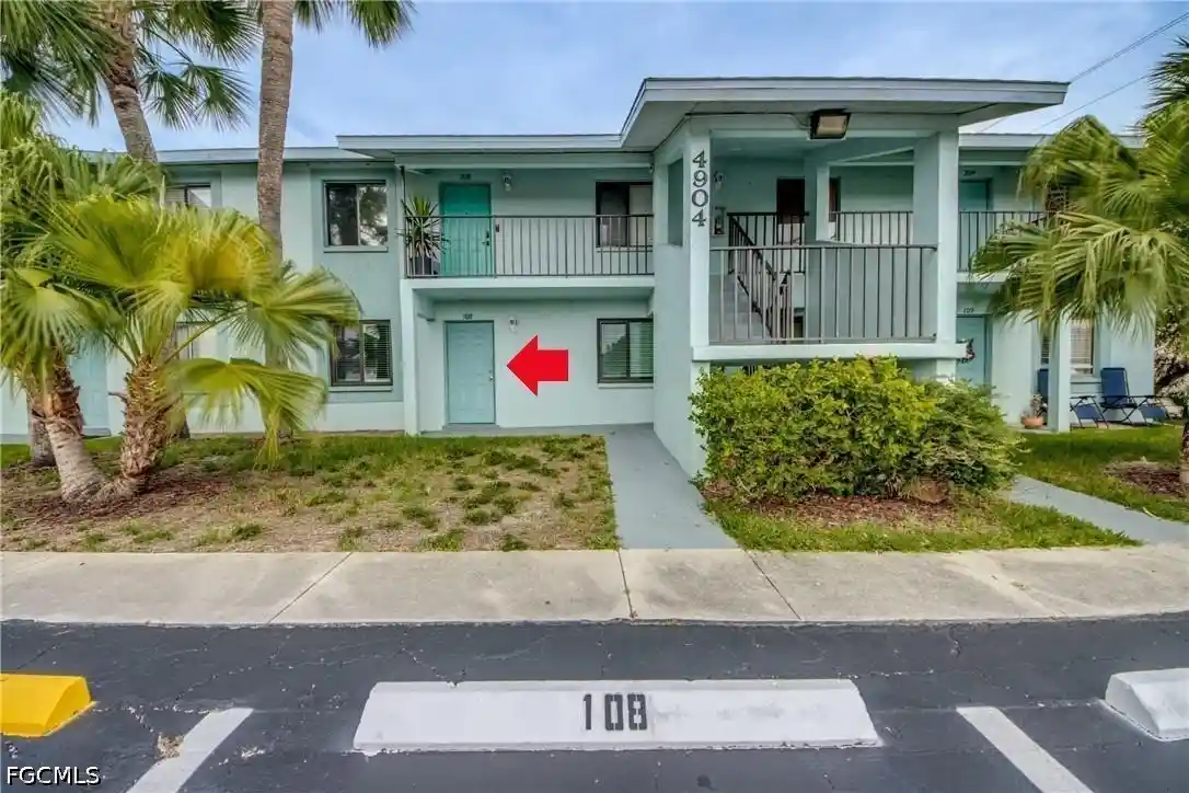 Listing Photo 2 - Condo for sale in 4904 Vincennes Ct located at 4904 Vincennes Ct, Cape Coral, FL 33904 - Unit #108