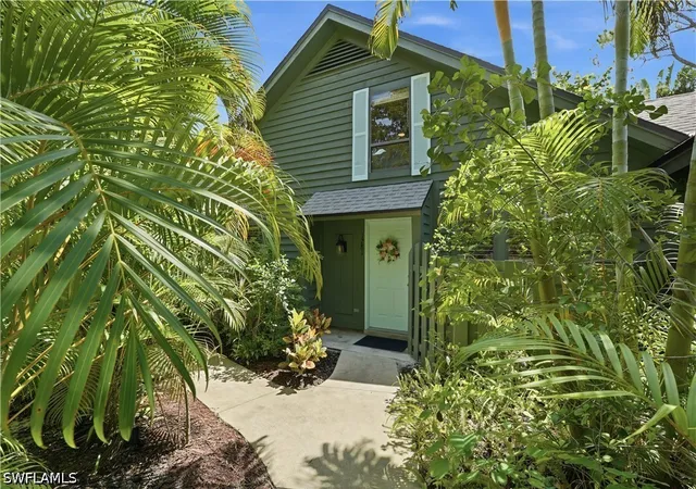 Photo 1 of Sale Pending at 1281 Solana Rd, Naples, FL 34103 | MLS# 226022728 | Listing updated on 2026-09-01
