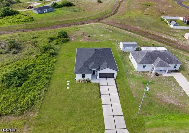 Photo 2 of Sale Pending at 7071 Tide Cir, Labelle, FL 33935 | MLS# 2026026134 | Listing updated on 2026-10-05