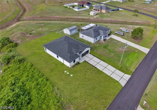Photo 3 of Sale Pending at 7071 Tide Cir, Labelle, FL 33935 | MLS# 2026026134 | Listing updated on 2026-10-05