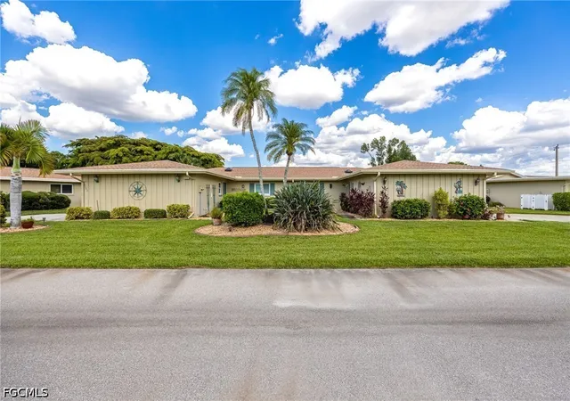 Photo 2 of Townhouse for sale at 5585 Hamlet Ln, Fort Myers, FL 33919 | MLS# 2026026220 | Listing updated on 2026-09-08