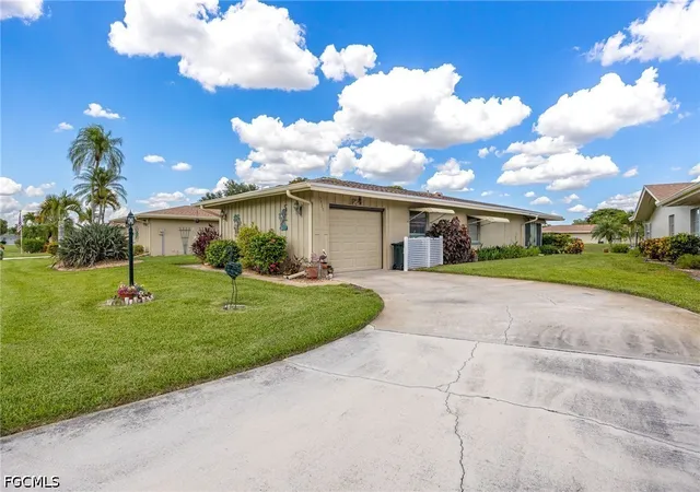 Photo 3 of Townhouse for sale at 5585 Hamlet Ln, Fort Myers, FL 33919 | MLS# 2026026220 | Listing updated on 2026-09-08