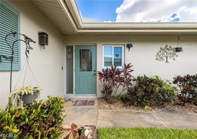 Photo 4 of Townhouse for sale at 5585 Hamlet Ln, Fort Myers, FL 33919 | MLS# 2026026220 | Listing updated on 2026-09-08