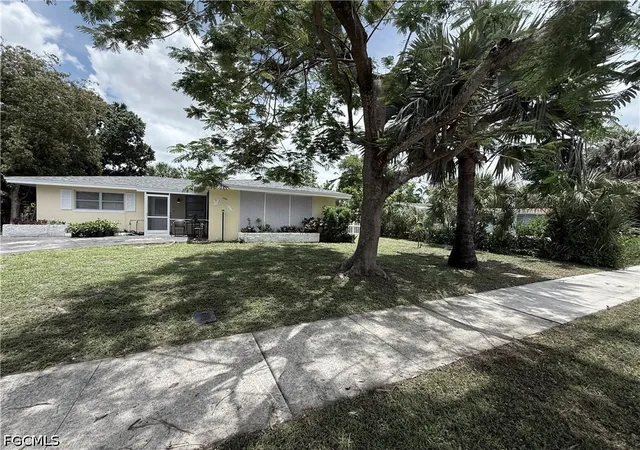 Single family home for sale at 3941 Maxine St, Fort Myers, FL 33901 | MLS# 2026026390