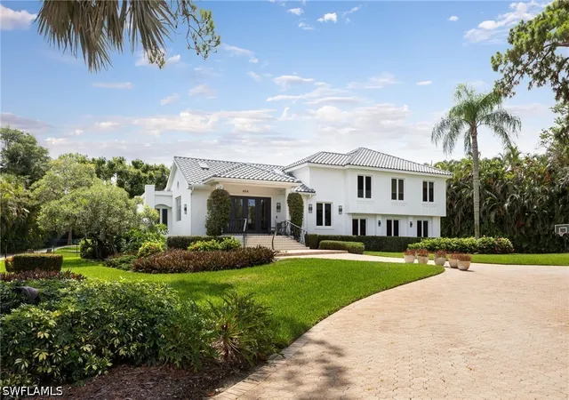 Photo 4 of Sale Pending at 664 Hickory Rd, Naples, FL 34108 | MLS# 226023181 | Listing updated on 2026-09-03