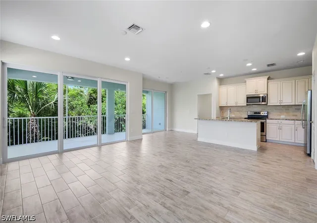Listing Photo 5 - Condo for sale in building located at 2343 Sheen Ln, Naples, FL 34120 - Unit #405